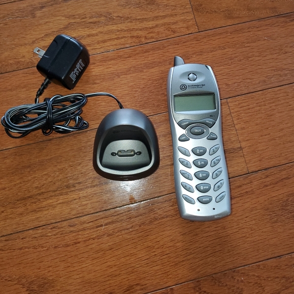 Cordless phone - Picture 1 of 2